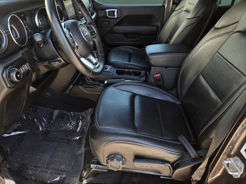 Used 2019 Jeep Wrangler Unlimited Sahara w/ Uconnect 4C Nav & Sound Group AWD/4WD image 26