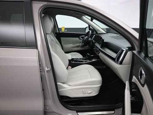 Used 2025 Kia Sorento SX AWD/4WD image 59