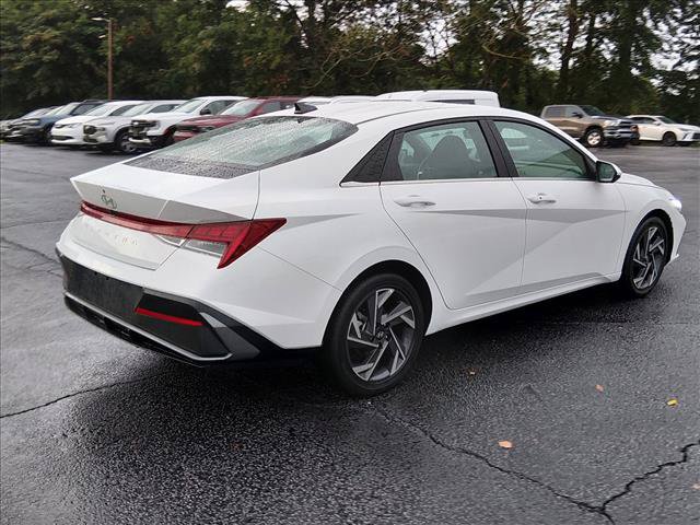 Used 2025 Hyundai Elantra SEL FWD image 4