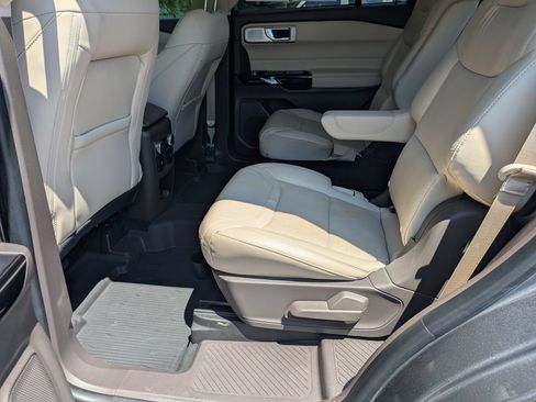Certified 2021 Ford Explorer Platinum w/ Equipment Group 601A AWD/4WD image 30