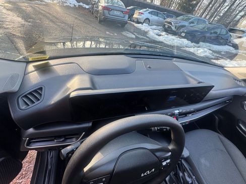 Used 2025 Kia K4 LXS image 31