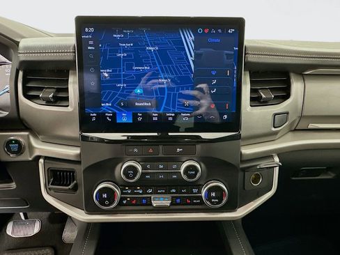 Used 2024 Ford Expedition XLT image 13