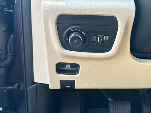Used 2024 Jeep Grand Cherokee Limited w/ Luxury Tech Group II AWD/4WD image 19