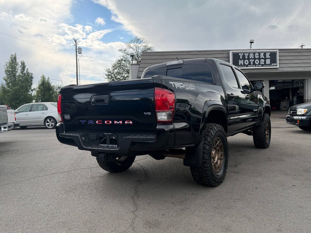 Used 2017 Toyota Tacoma TRD Sport w/ Tow Package AWD/4WD image 83