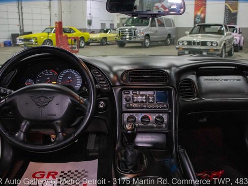 Used 1999 Chevrolet Corvette Coupe RWD image 16