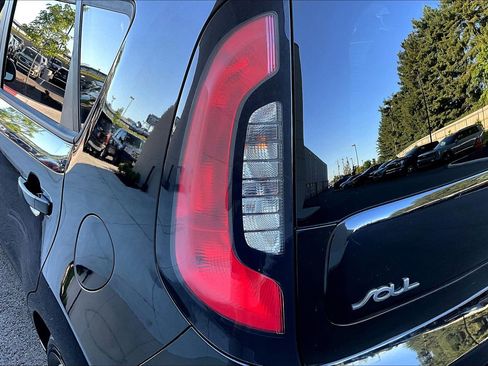 Used 2017 Kia Soul FWD image 23