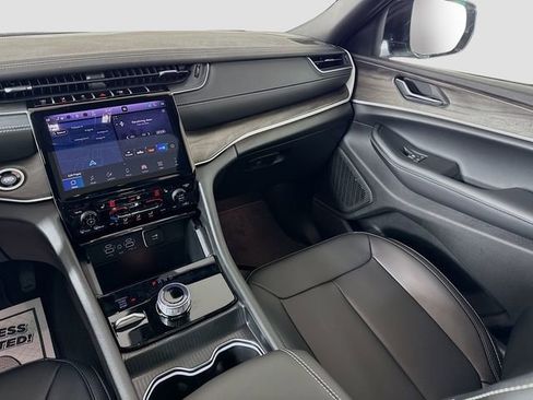 New 2025 Jeep Grand Cherokee Limited image 23