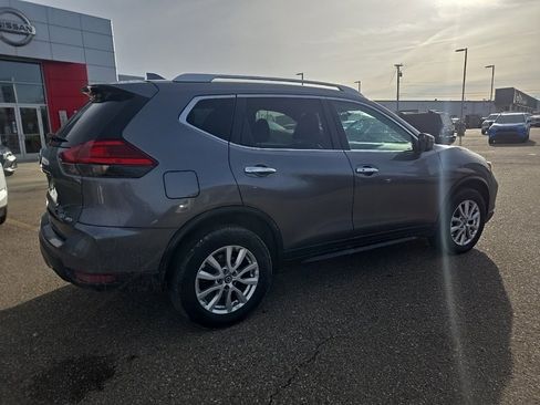 Used 2017 Nissan Rogue SV image 7