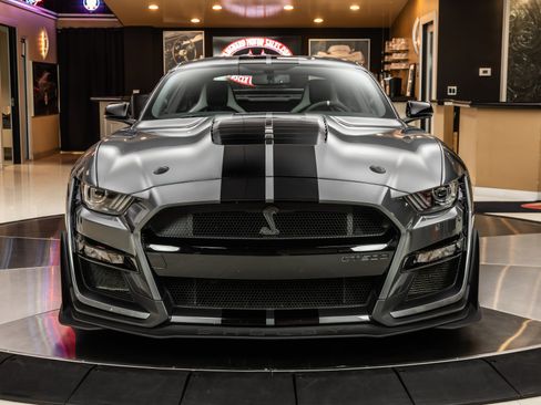 Used 2022 Ford Mustang Shelby GT500 w/ Carbon Fiber Track Pack RWD image 6