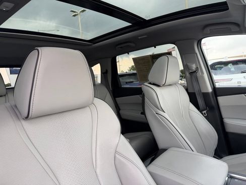 Certified 2023 Acura MDX SH-AWD w/ Advance Package image 16