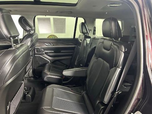 Used 2022 Jeep Grand Cherokee L Limited w/ Luxury Tech Group II AWD/4WD image 17