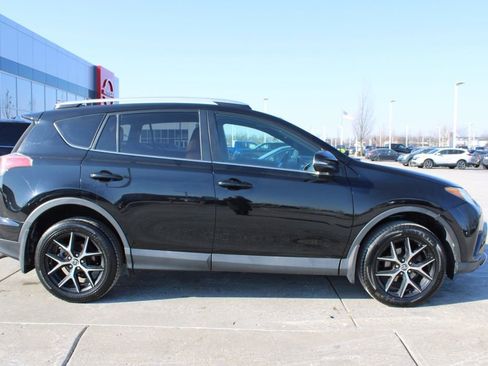 Used 2016 Toyota RAV4 SE image 6