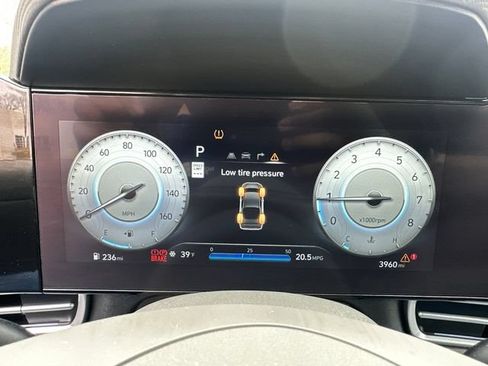 Used 2025 Hyundai Elantra SEL FWD image 31
