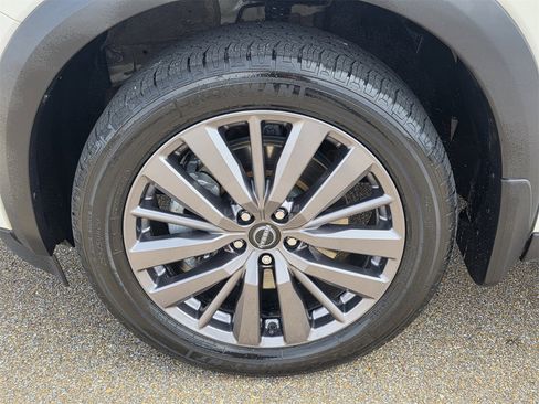 Used 2022 Nissan Pathfinder SL w/ SL Premium Package image 28