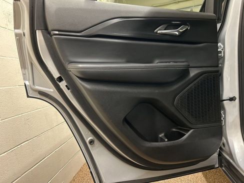 Used 2025 Jeep Grand Cherokee Altitude image 14