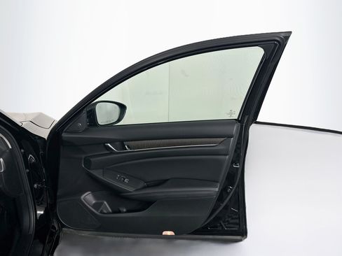 Used 2018 Honda Accord Touring image 33