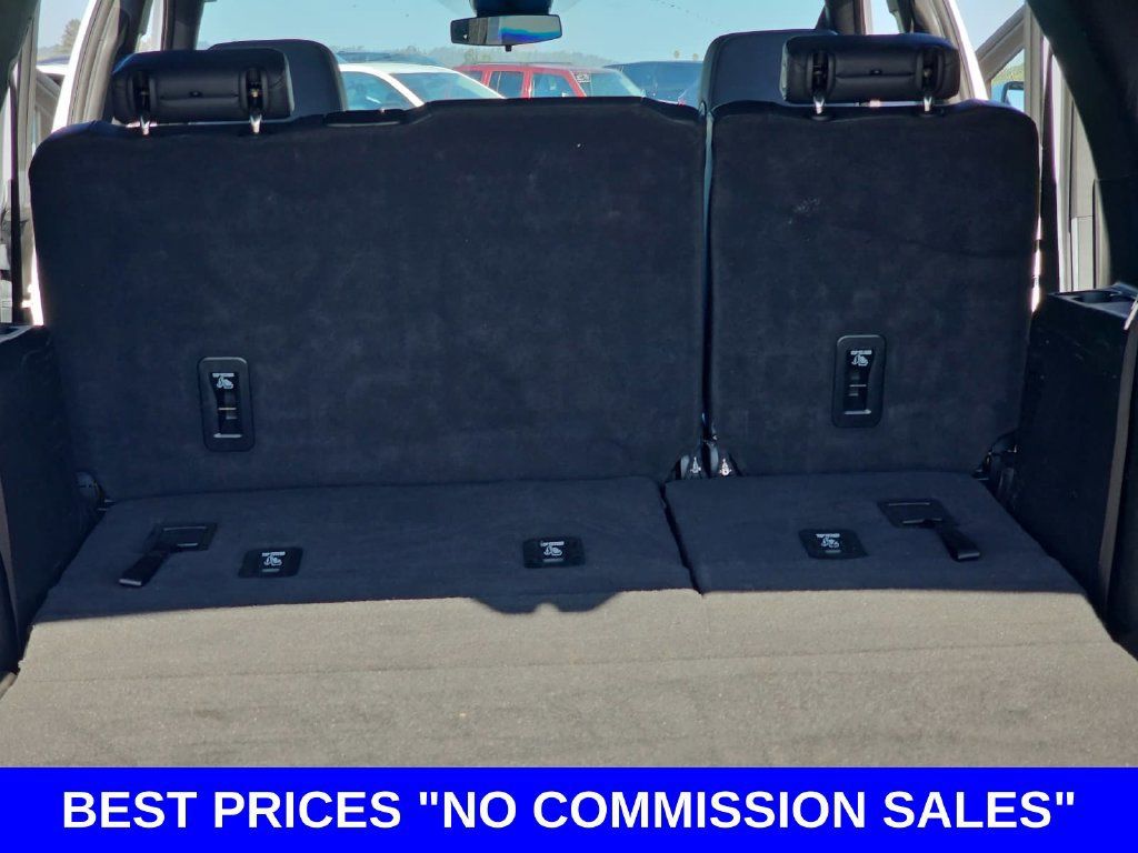 Used 2025 Chevrolet Tahoe LT RWD image 13