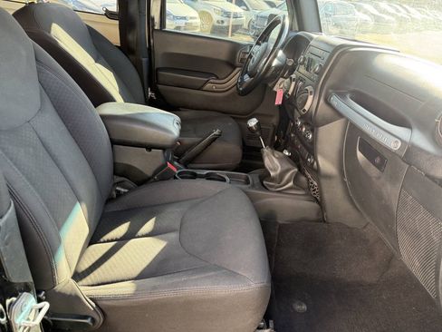 Used 2017 Jeep Wrangler Sport AWD/4WD image 16