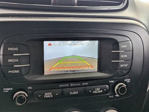 Used 2016 Kia Soul + FWD image 29