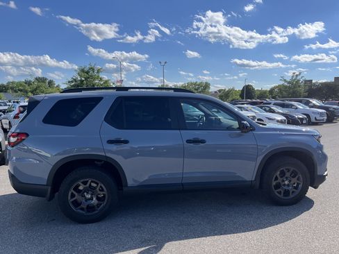 Used 2024 Honda Pilot TrailSport image 4