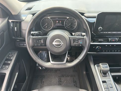 Used 2025 Nissan Pathfinder SV AWD/4WD image 18