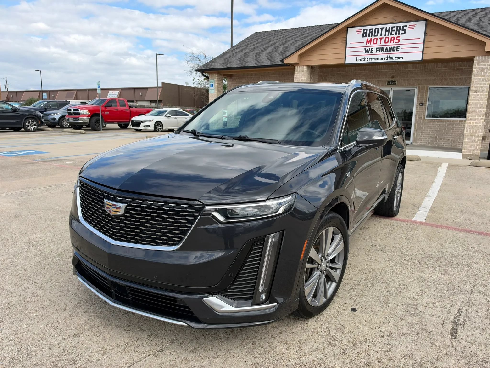 Used 2020 Cadillac XT6 Premium Luxury w/ Platinum Package AWD/4WD image 2