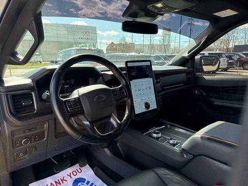 Used 2023 Ford Expedition Platinum image 12