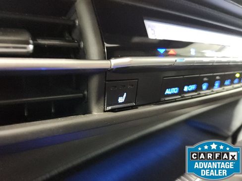 Used 2022 Toyota Sienna XSE FWD image 16