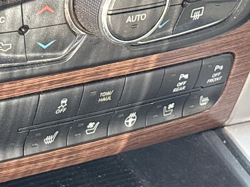 Used 2015 RAM 1500 Laramie w/ Convenience Group image 21