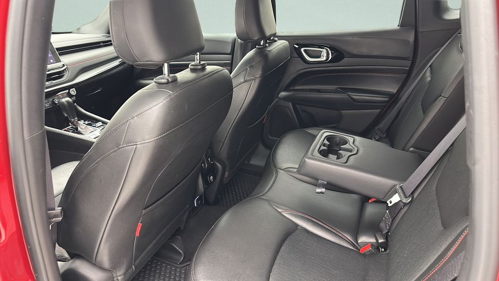 Used 2025 Jeep Compass Trailhawk AWD/4WD image 10