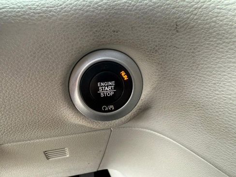 Used 2021 Chrysler Pacifica Touring-L image 35