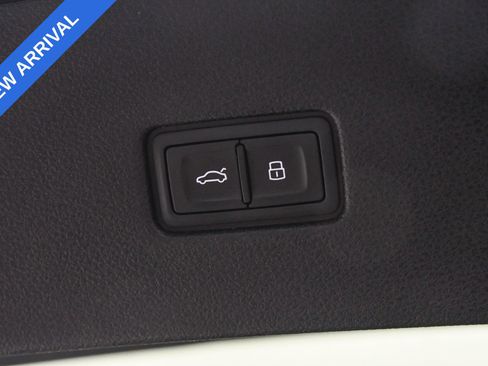 Used 2019 Audi Q8 Premium w/ Convenience Package image 8