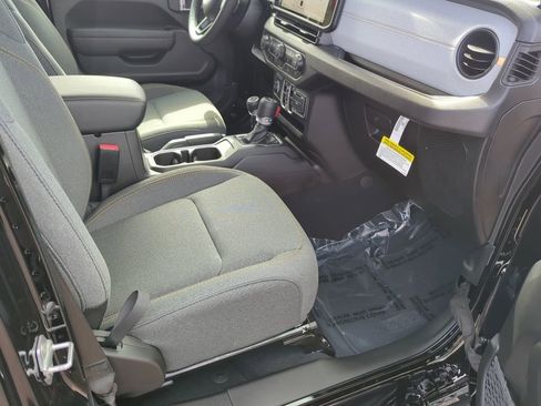 New 2025 Jeep Gladiator Sport image 46