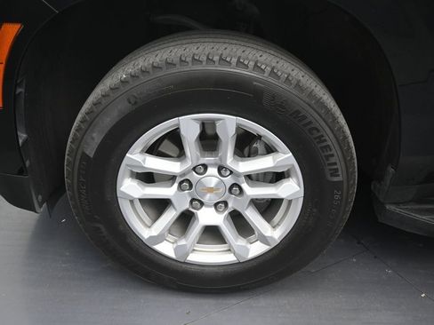 Used 2025 Chevrolet Tahoe LS RWD image 9