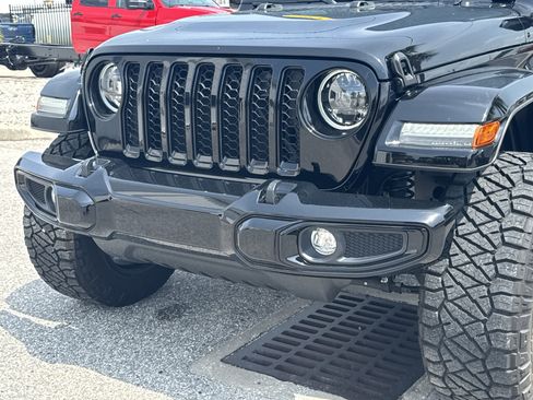 Used 2023 Jeep Gladiator Overland AWD/4WD image 8