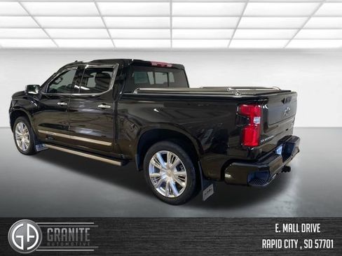 Used 2024 Chevrolet Silverado 1500 High Country image 3