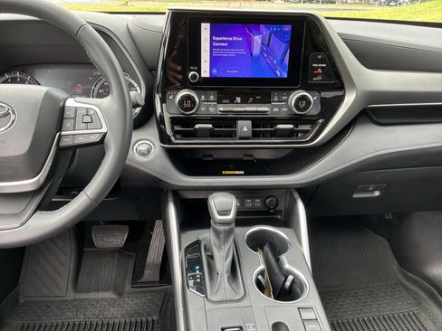 Used 2023 Toyota Highlander XLE FWD image 30