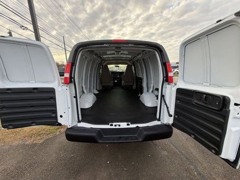 New 2026 GMC Savana 2500 w/ Driver Convenience Package RWD image 19