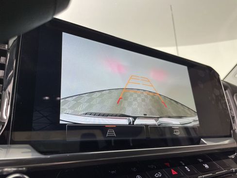 Used 2025 GMC Sierra 1500 SLT image 14