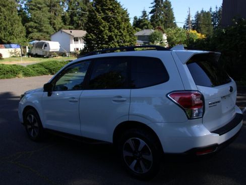 Used 2017 Subaru Forester 2.5i Premium AWD/4WD image 4