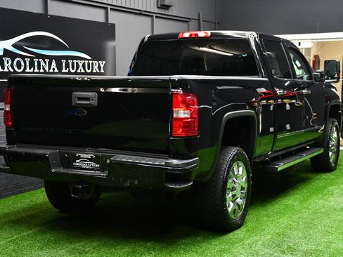 Used 2019 GMC Sierra 2500 Denali w/ Duramax Plus Package AWD/4WD image 6