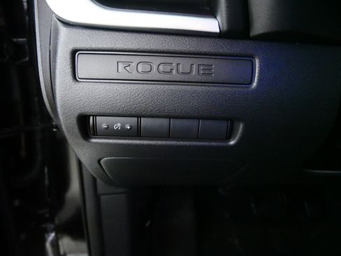 Used 2022 Nissan Rogue S AWD/4WD image 26