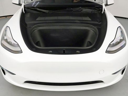 Used 2021 Tesla Model Y Long Range image 8