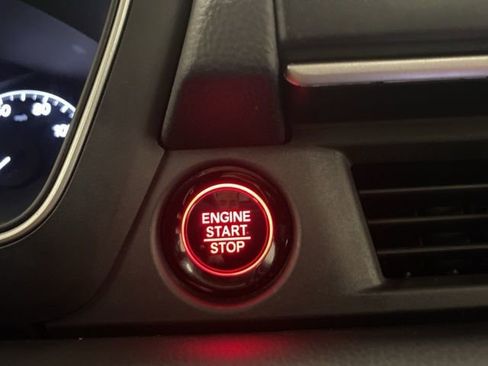 Used 2024 Honda Pilot Touring image 18