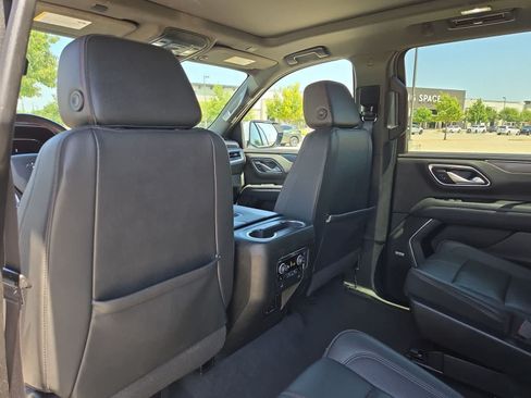 Used 2022 Chevrolet Suburban RST w/ Luxury Package RWD image 16