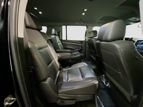 Used 2018 Chevrolet Suburban LT w/ Luxury Package RWD image 21