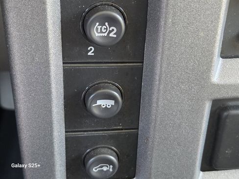 Used 2004 HUMMER H2 w/ Preferred Equipment Group AWD/4WD image 30