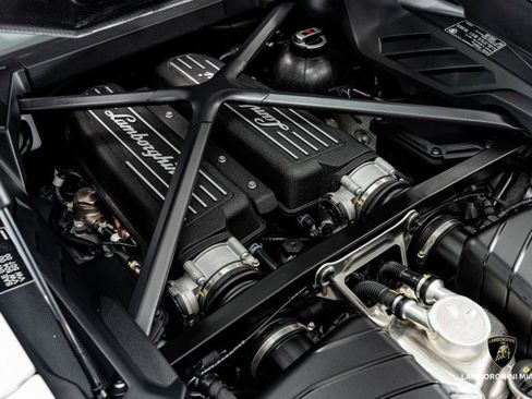 Used 2024 Lamborghini Huracan Tecnica image 18