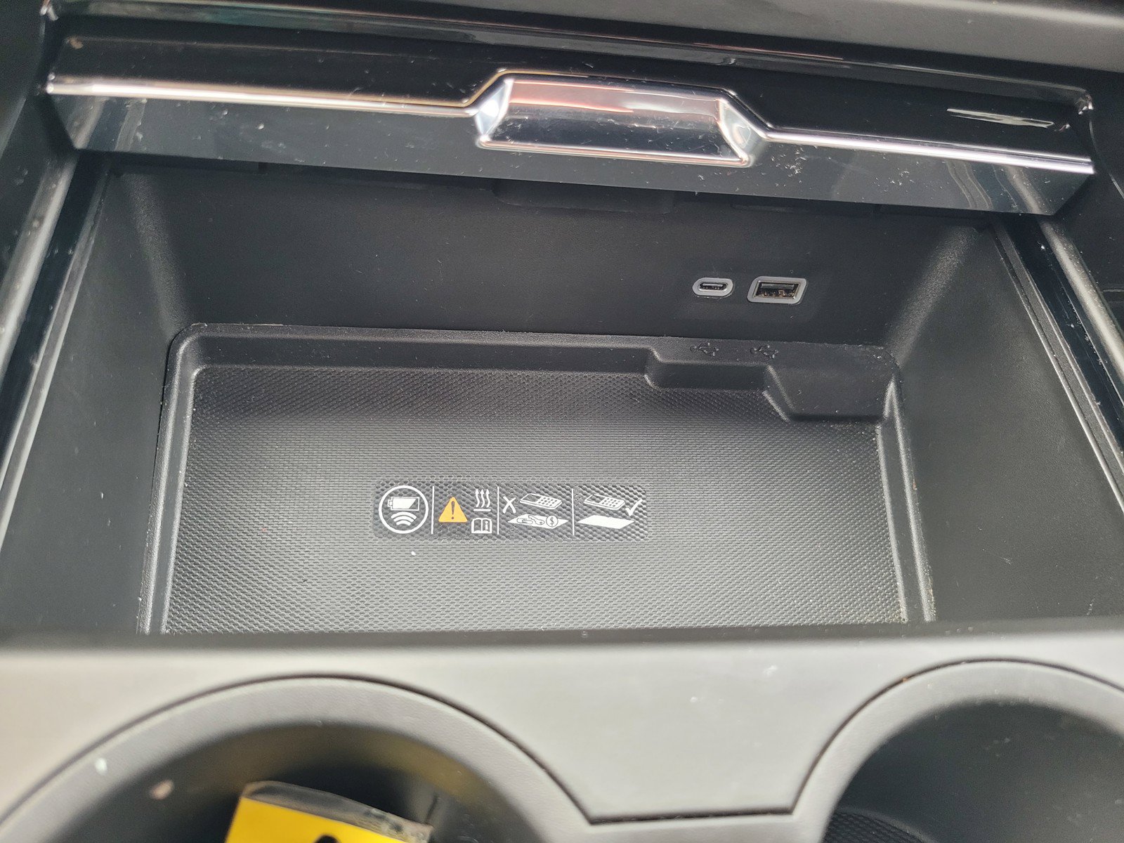 Used 2025 GMC Yukon AT4 Ultimate w/ LPO, Floor Liner Package AWD/4WD image 23
