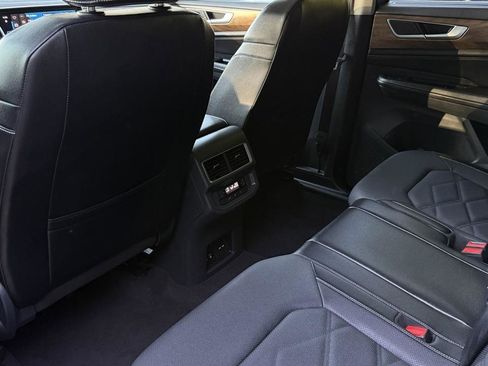 Used 2024 Volkswagen Atlas SE AWD/4WD image 33